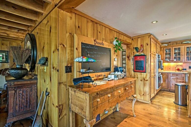 Catskill Ski Mountain Retreat with a Private Pool - Arkville, New York