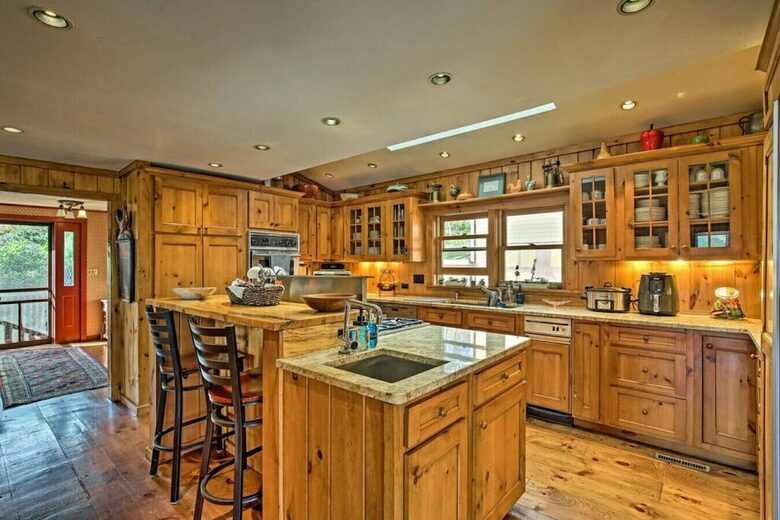 Catskill Ski Mountain Retreat with a Private Pool - Arkville, New York