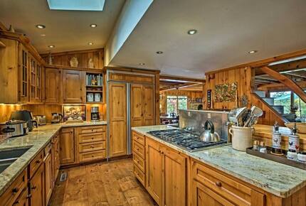 Catskill Ski Mountain Retreat with a Private Pool - Arkville, New York