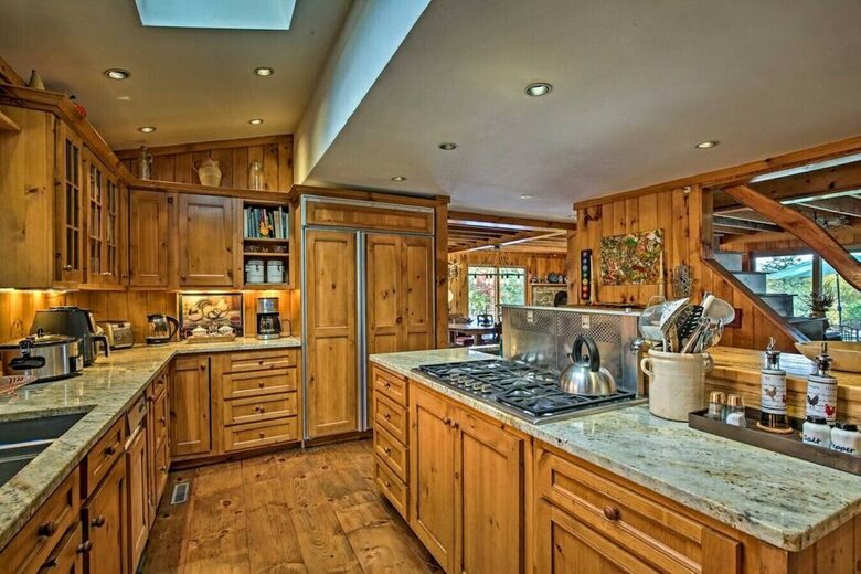 Catskill Ski Mountain Retreat with a Private Pool - Arkville, New York