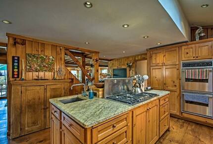 Catskill Ski Mountain Retreat with a Private Pool - Arkville, New York