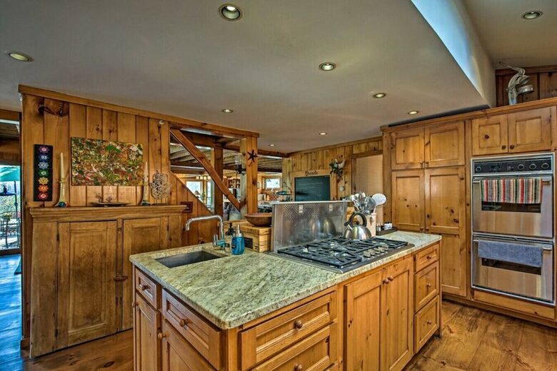 Catskill Ski Mountain Retreat with a Private Pool - Arkville, New York