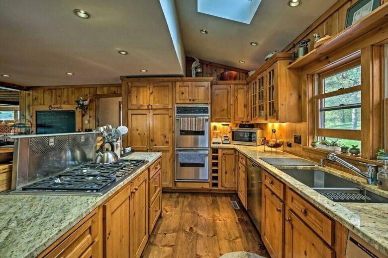 Catskill Ski Mountain Retreat with a Private Pool - Arkville, New York