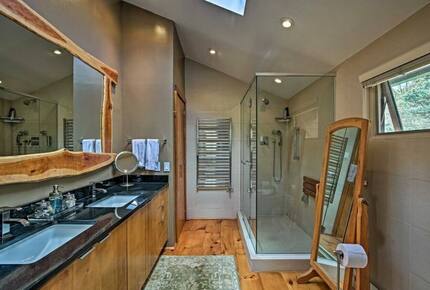 Catskill Ski Mountain Retreat with a Private Pool - Arkville, New York