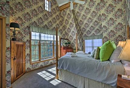 Catskill Ski Mountain Retreat with a Private Pool - Arkville, New York