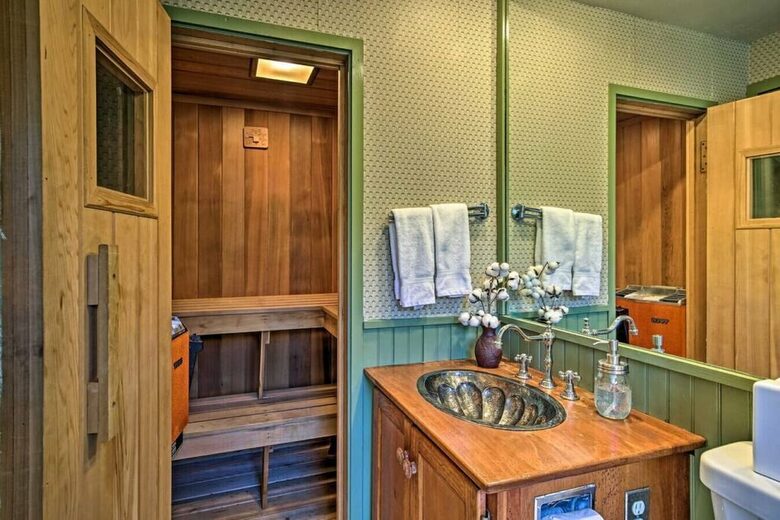 Catskill Ski Mountain Retreat with a Private Pool - Arkville, New York