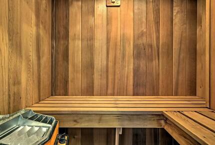 Catskill Ski Mountain Retreat with a Private Pool - Arkville, New York