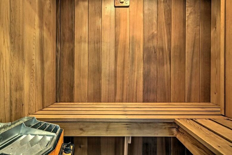 Catskill Ski Mountain Retreat with a Private Pool - Arkville, New York