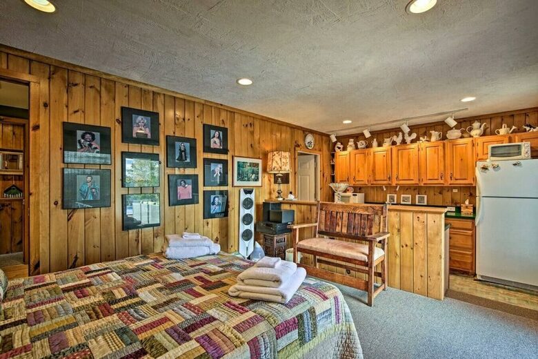 Catskill Ski Mountain Retreat with a Private Pool - Arkville, New York