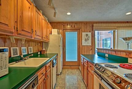 Catskill Ski Mountain Retreat with a Private Pool - Arkville, New York