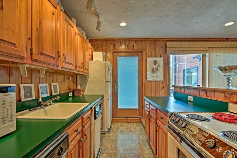 Catskill Ski Mountain Retreat with a Private Pool - Arkville, New York