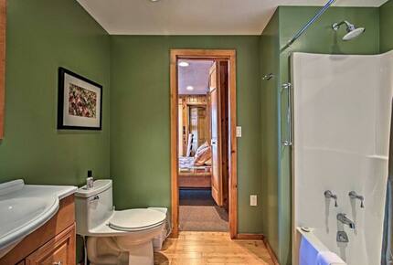 Catskill Ski Mountain Retreat with a Private Pool - Arkville, New York