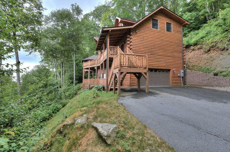 Wings of Dawn Smoky Mountain Retreat - Maggie Valley, North Carolina