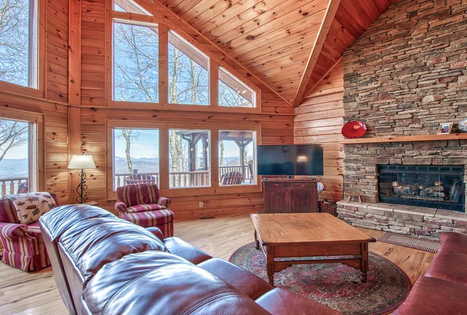 Wings of Dawn Smoky Mountain Retreat - Maggie Valley, North Carolina