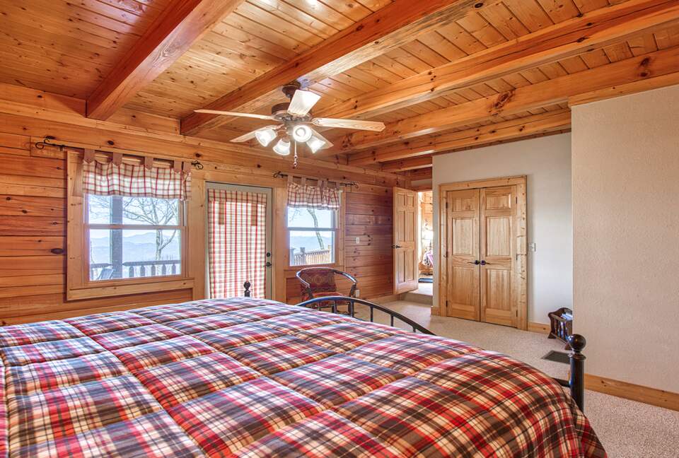 Wings of Dawn Smoky Mountain Retreat - Maggie Valley, North Carolina