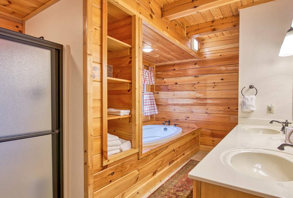 Wings of Dawn Smoky Mountain Retreat - Maggie Valley, North Carolina