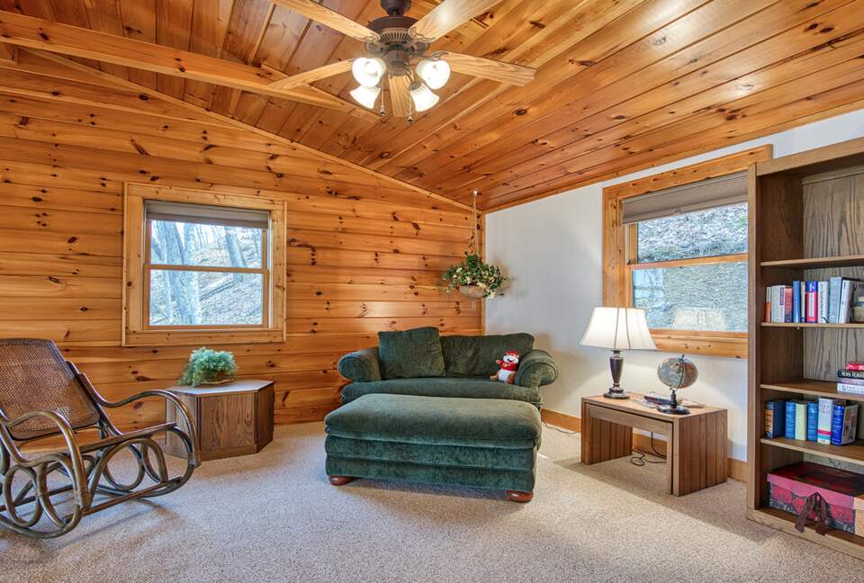 Wings of Dawn Smoky Mountain Retreat - Maggie Valley, North Carolina