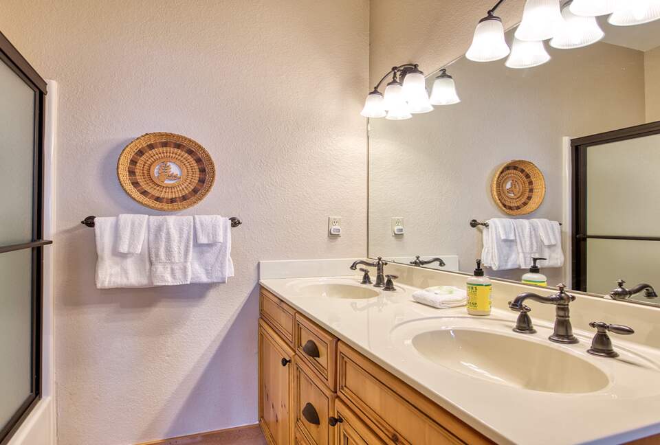 Wings of Dawn Smoky Mountain Retreat - Maggie Valley, North Carolina