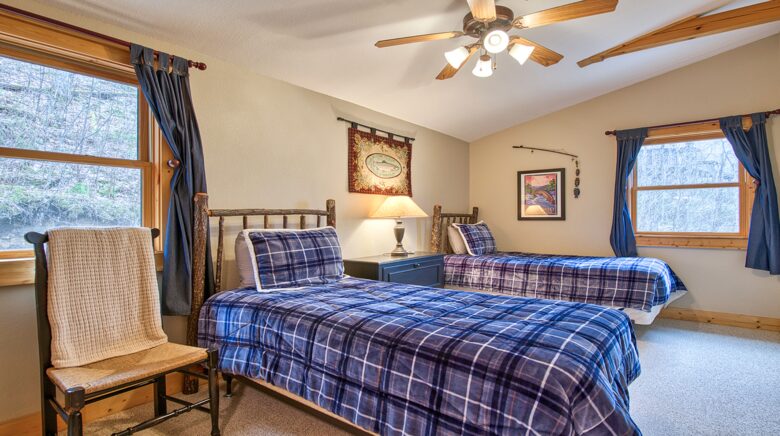 Wings of Dawn Smoky Mountain Retreat - Maggie Valley, North Carolina