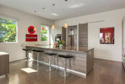 Artistic and Spacious Estate Home on River Park in Calgary Center - Calgary, Canada