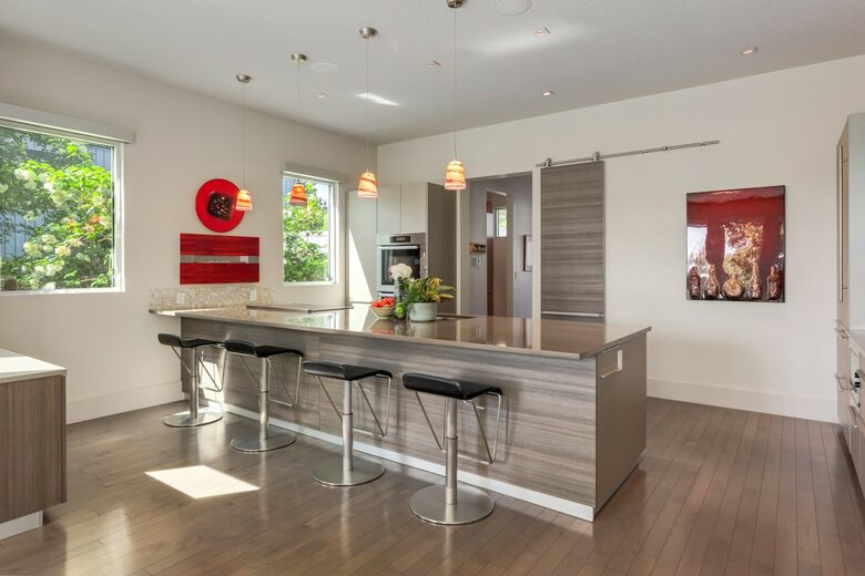 Artistic and Spacious Estate Home on River Park in Calgary Center - Calgary, Canada