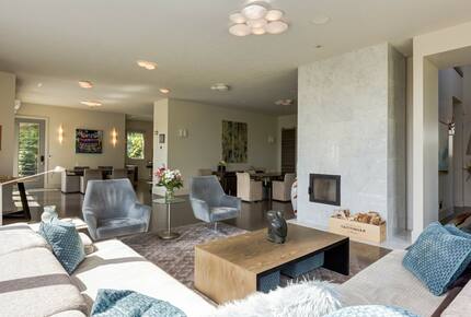 Artistic and Spacious Estate Home on River Park in Calgary Center - Calgary, Canada