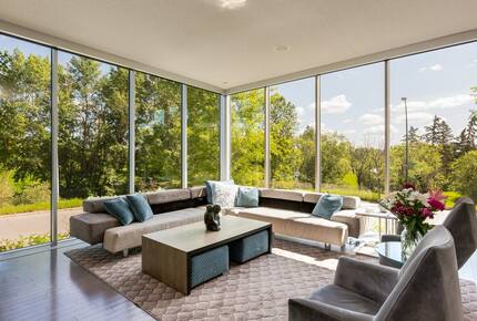 Artistic and Spacious Estate Home on River Park in Calgary Center - Calgary, Canada