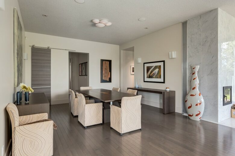 Artistic and Spacious Estate Home on River Park in Calgary Center - Calgary, Canada