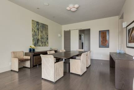 Artistic and Spacious Estate Home on River Park in Calgary Center - Calgary, Canada