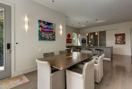 Artistic and Spacious Estate Home on River Park in Calgary Center - Calgary, Canada