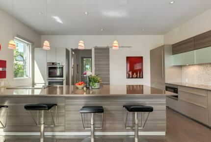 Artistic and Spacious Estate Home on River Park in Calgary Center - Calgary, Canada