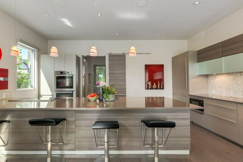 Artistic and Spacious Estate Home on River Park in Calgary Center - Calgary, Canada