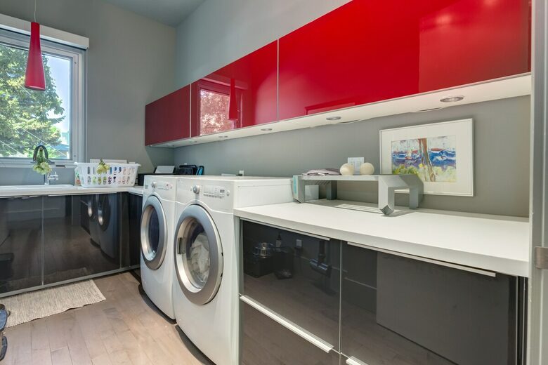 Artistic and Spacious Estate Home on River Park in Calgary Center - Calgary, Canada