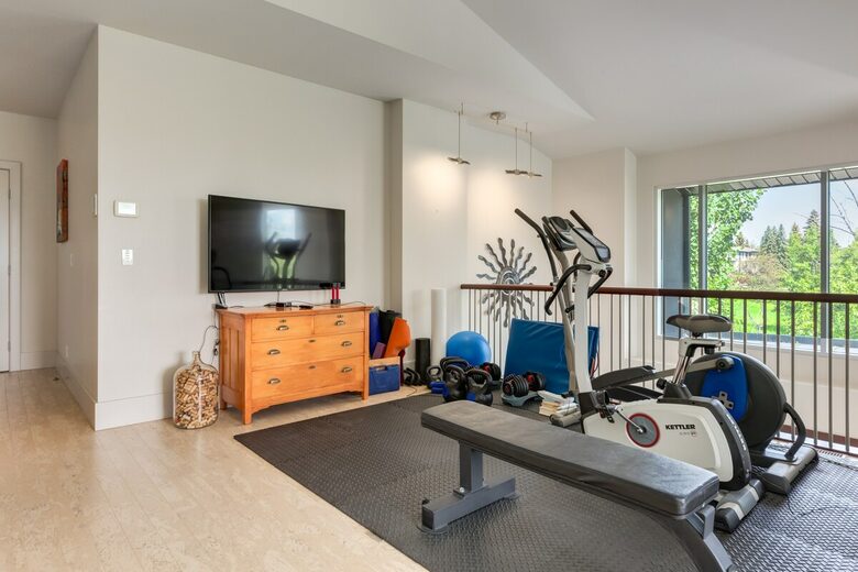 Artistic and Spacious Estate Home on River Park in Calgary Center - Calgary, Canada