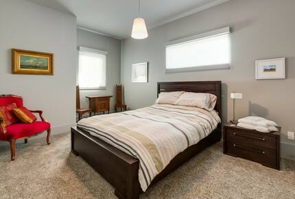 Artistic and Spacious Estate Home on River Park in Calgary Center - Calgary, Canada