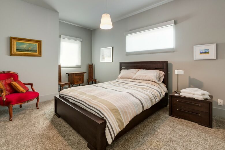 Artistic and Spacious Estate Home on River Park in Calgary Center - Calgary, Canada