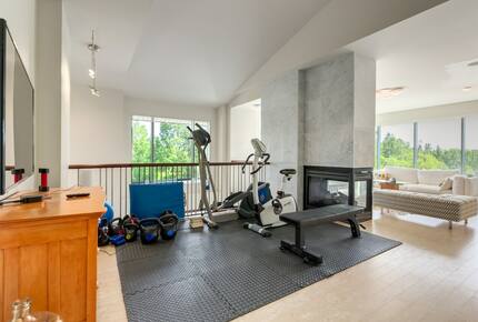 Artistic and Spacious Estate Home on River Park in Calgary Center - Calgary, Canada