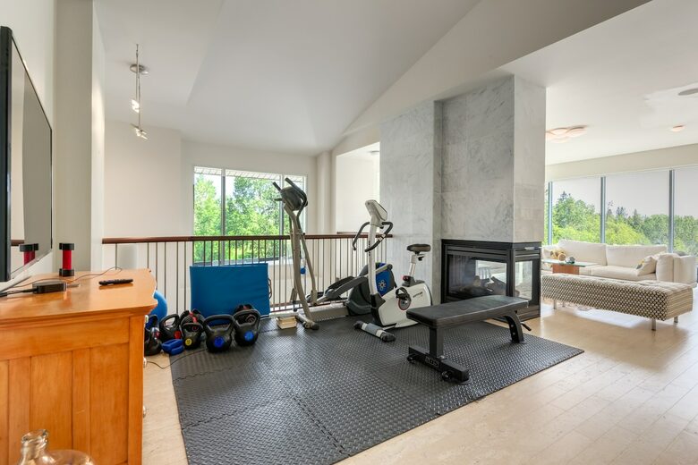 Artistic and Spacious Estate Home on River Park in Calgary Center - Calgary, Canada