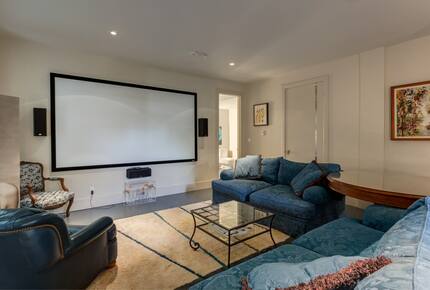 Artistic and Spacious Estate Home on River Park in Calgary Center - Calgary, Canada