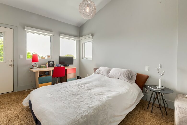 Artistic and Spacious Estate Home on River Park in Calgary Center - Calgary, Canada