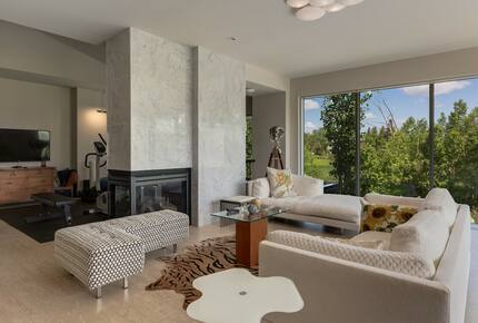 Artistic and Spacious Estate Home on River Park in Calgary Center - Calgary, Canada