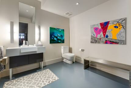 Artistic and Spacious Estate Home on River Park in Calgary Center - Calgary, Canada