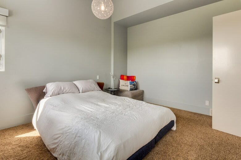 Artistic and Spacious Estate Home on River Park in Calgary Center - Calgary, Canada