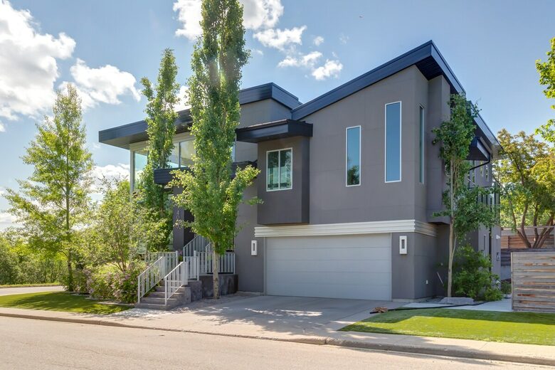 Artistic and Spacious Estate Home on River Park in Calgary Center - Calgary, Canada