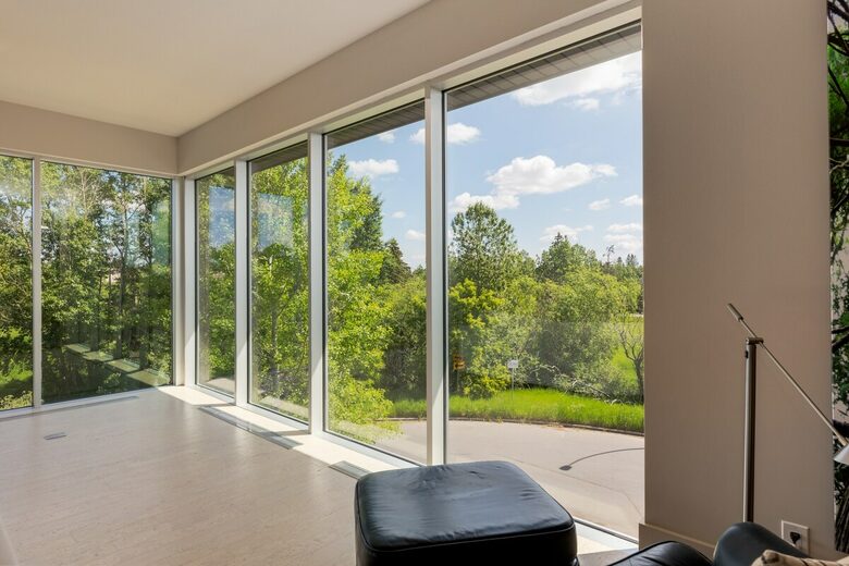 Artistic and Spacious Estate Home on River Park in Calgary Center - Calgary, Canada