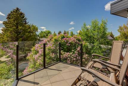 Artistic and Spacious Estate Home on River Park in Calgary Center - Calgary, Canada