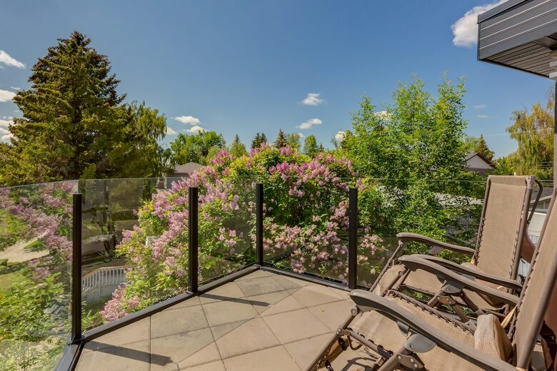 Artistic and Spacious Estate Home on River Park in Calgary Center - Calgary, Canada