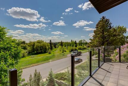Artistic and Spacious Estate Home on River Park in Calgary Center - Calgary, Canada