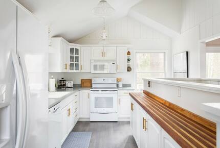 After Dune Delight Luxe Cottage - Glen Arbor, Michigan