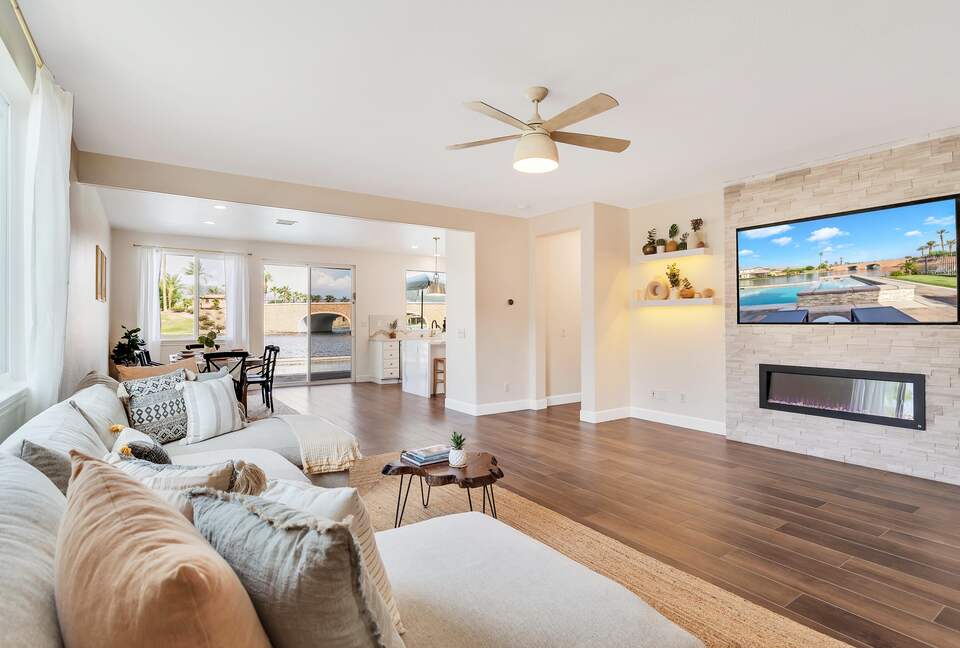 Tramonto Sul Lago Amazing Lakeside Home - Indio, California